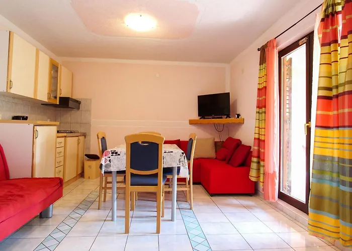 Manda アパート Valbandon